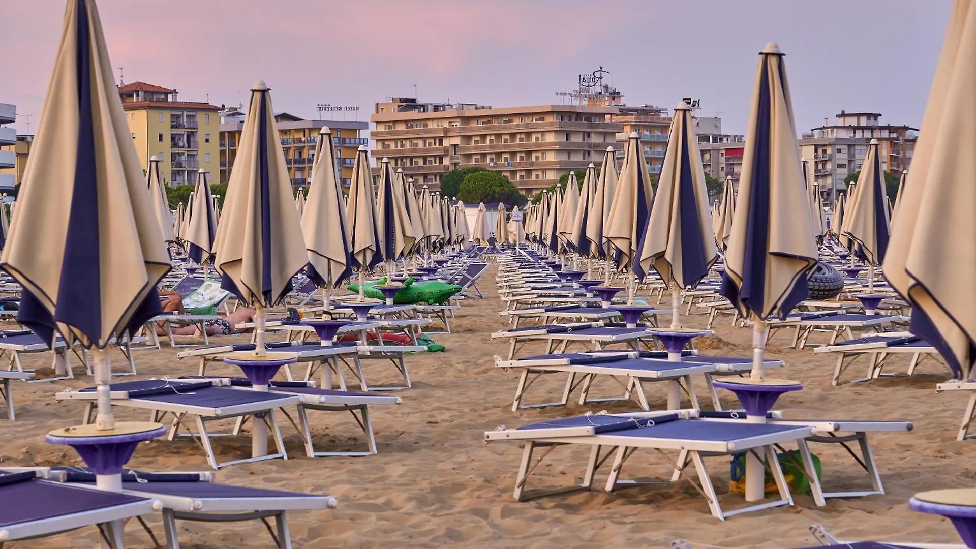 Comfortable Villa For 6 Guests - Beahost Rentals Bibione 0*,  Italy