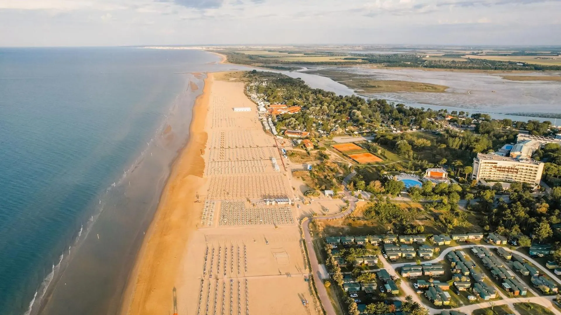 Comfortable Villa For 6 Guests - Beahost Rentals Bibione Italy
